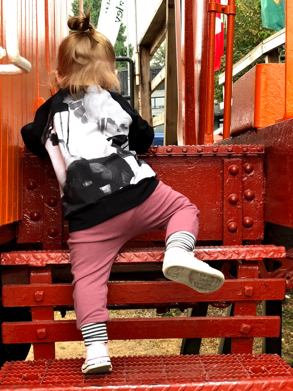 Blackroom Raglan