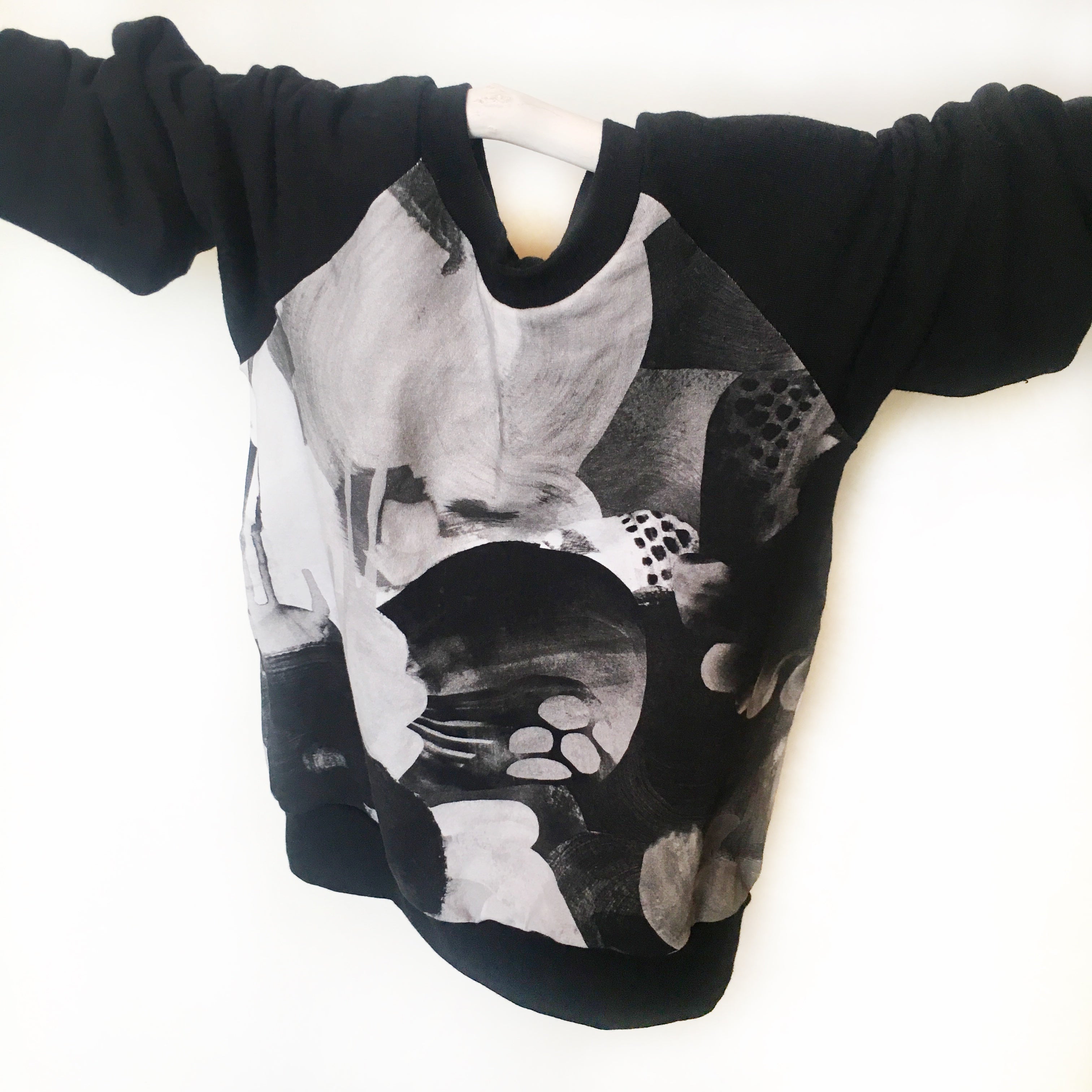 Blackroom Raglan